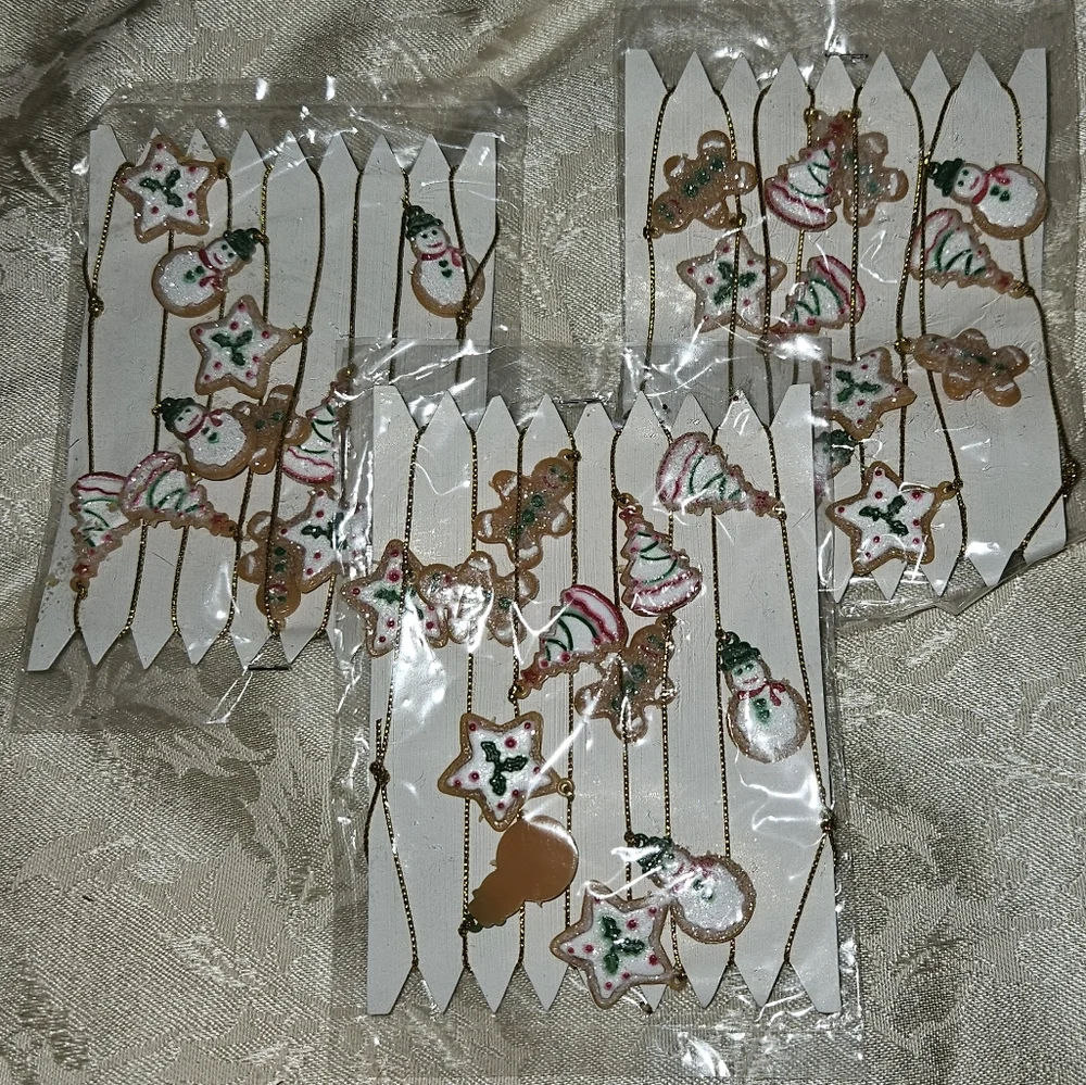 ⚠️Free bundle item- 3 sets of mini garland gingerbread